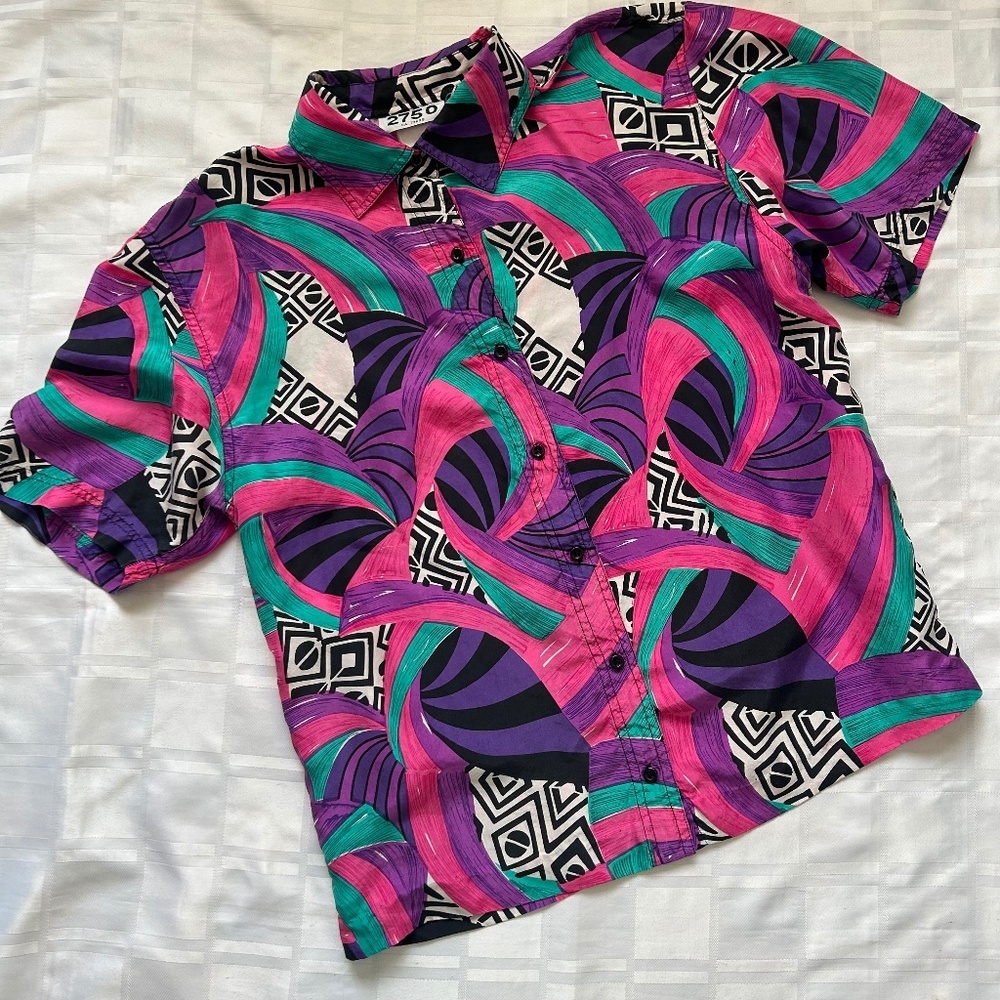 2750 Vintage Vibrant Pattern Short Sleeve Button Up T-shirt
